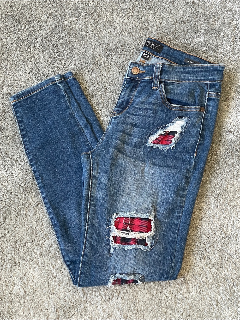 EC Judy Blue Skinny Fit Medium Wash Distressed Jeans with Red Plaid - Size 9/29 - Picture 3 of 6
